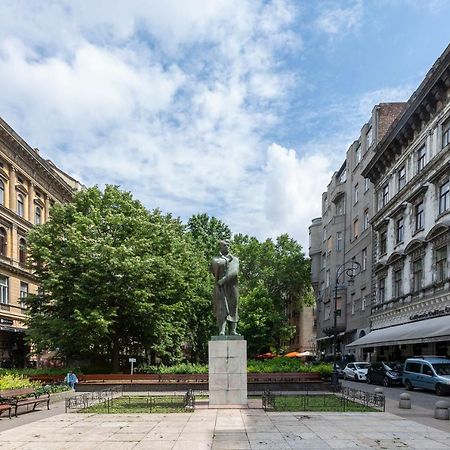 Luxurious Central Apartment In Liszt Ferenc Square Budapest Exteriör bild