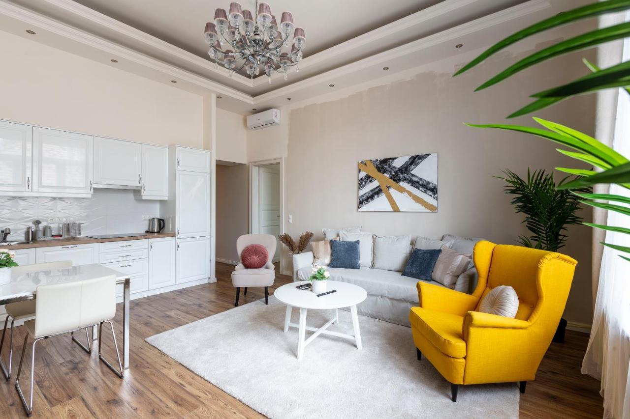 Luxurious Central Apartment In Liszt Ferenc Square Budapest Exteriör bild