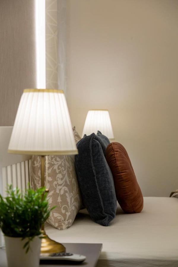 Luxurious Central Apartment In Liszt Ferenc Square Budapest Exteriör bild
