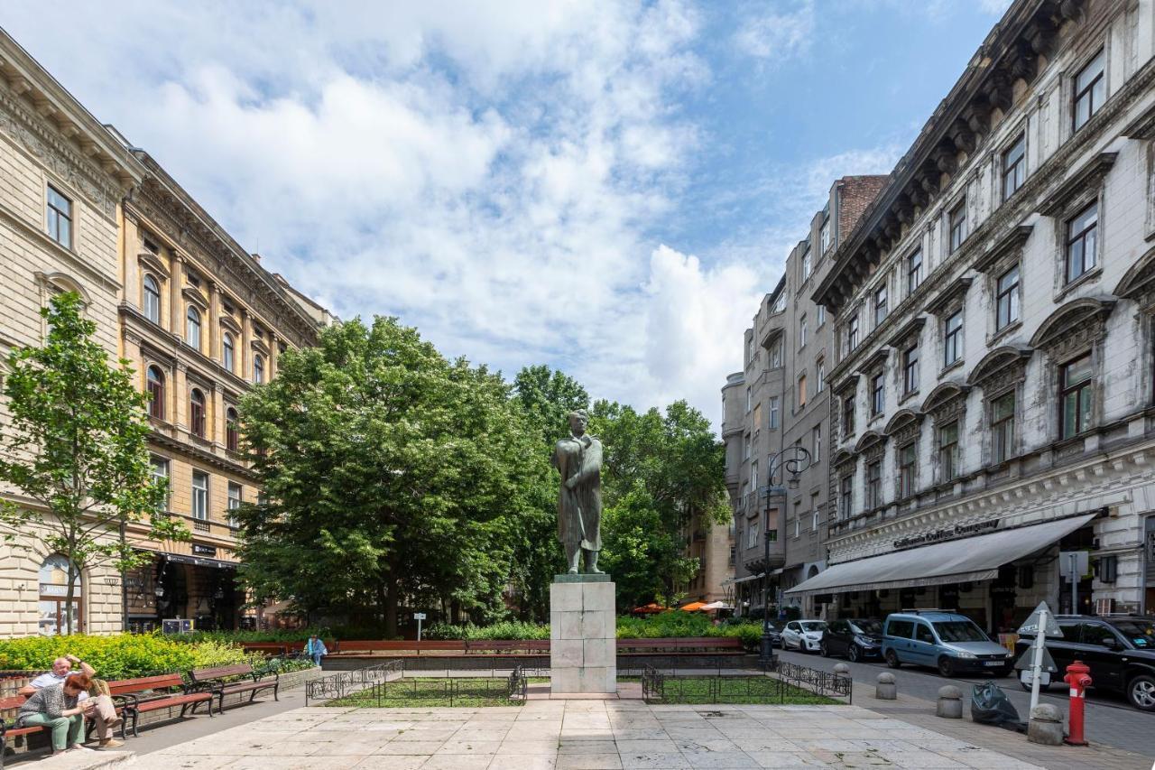 Luxurious Central Apartment In Liszt Ferenc Square Budapest Exteriör bild