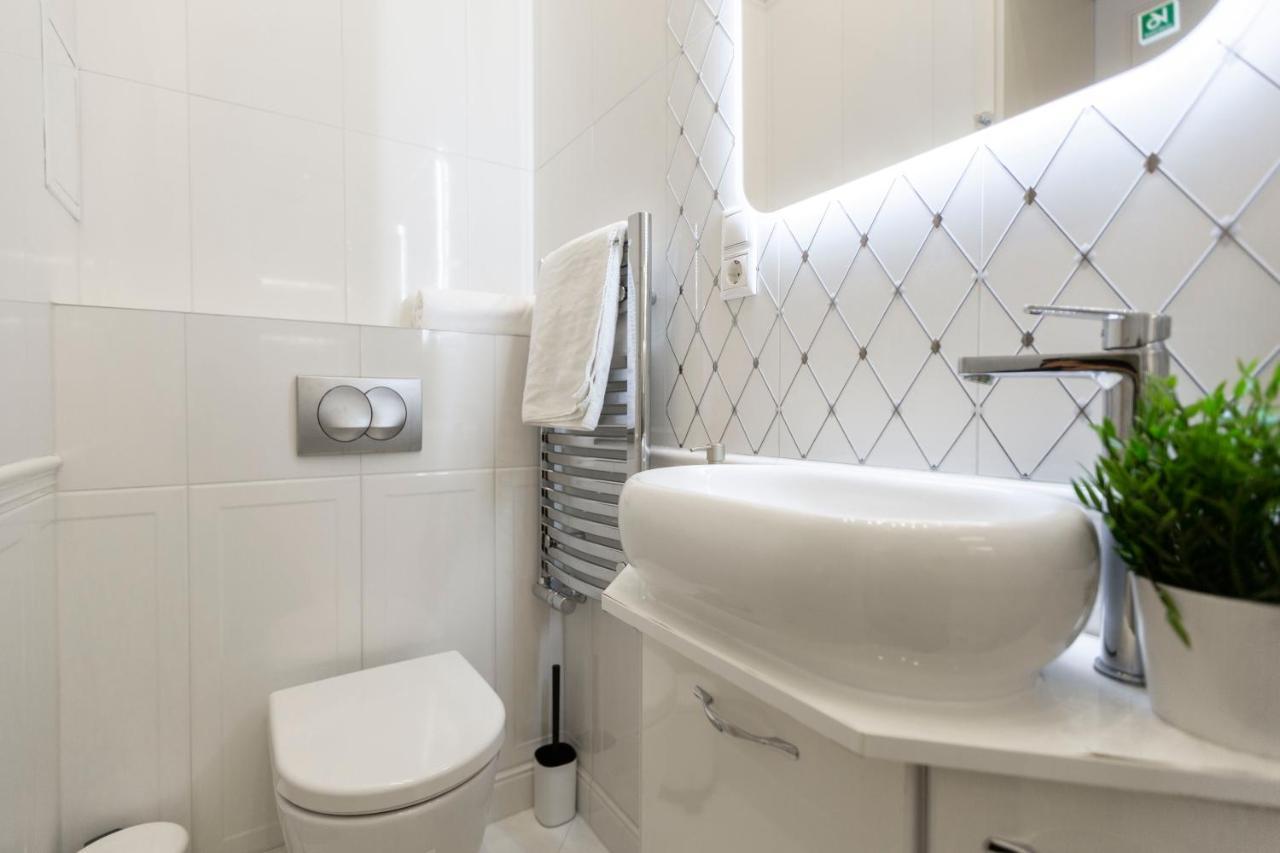 Luxurious Central Apartment In Liszt Ferenc Square Budapest Exteriör bild