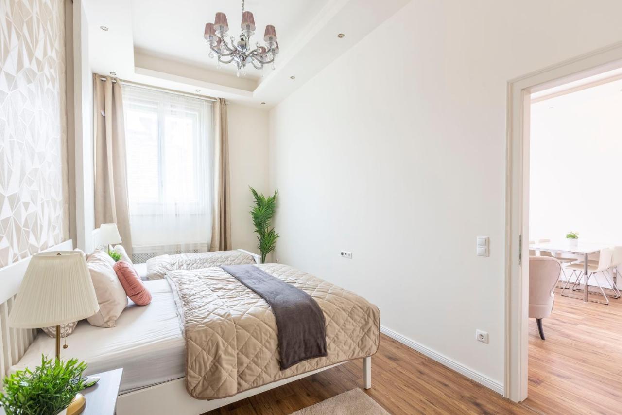 Luxurious Central Apartment In Liszt Ferenc Square Budapest Exteriör bild